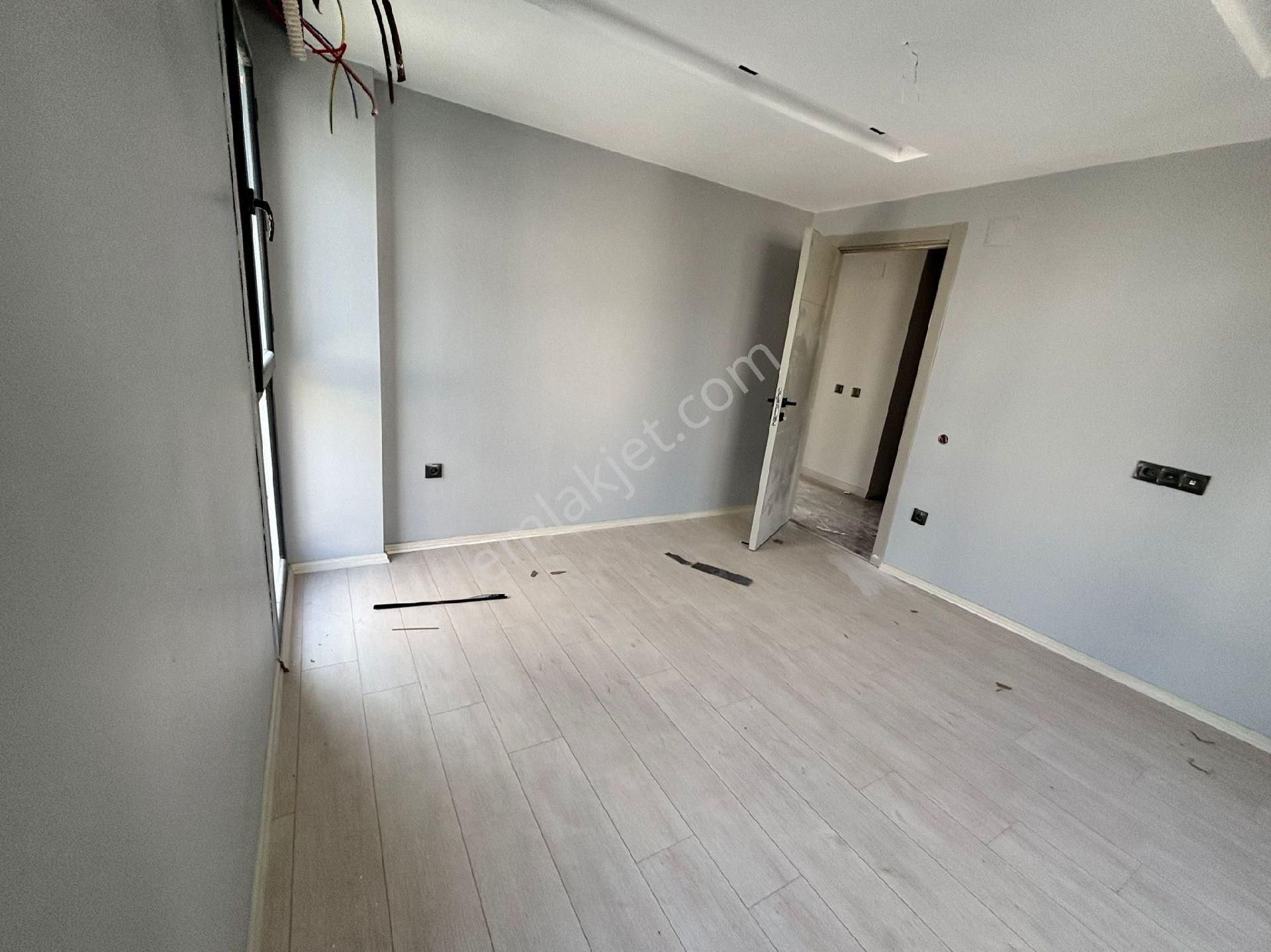 Çınarlıda Güvenlikli Site İçerisinde 5+1 Geniş Kiralık Villa - Görsel 11