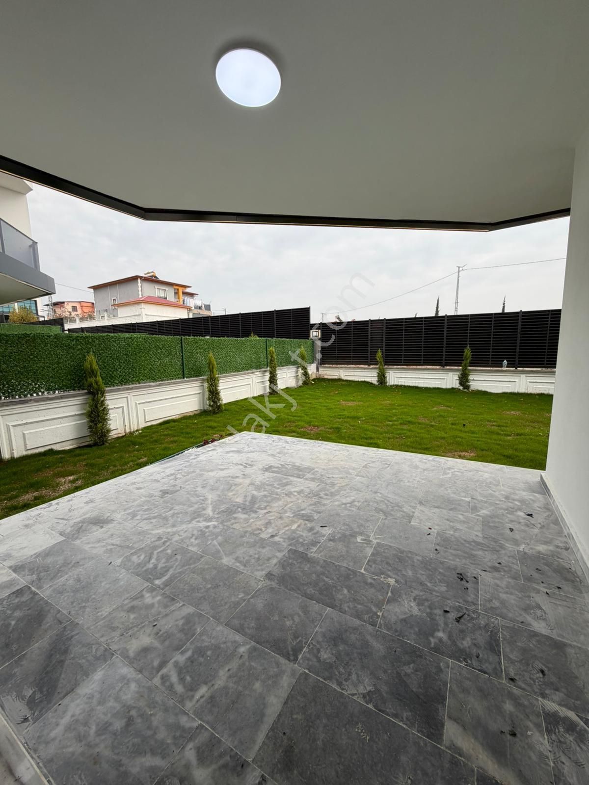 Çınarlıda Güvenlikli Site İçerisinde 5+1 Geniş Kiralık Villa - Görsel 25