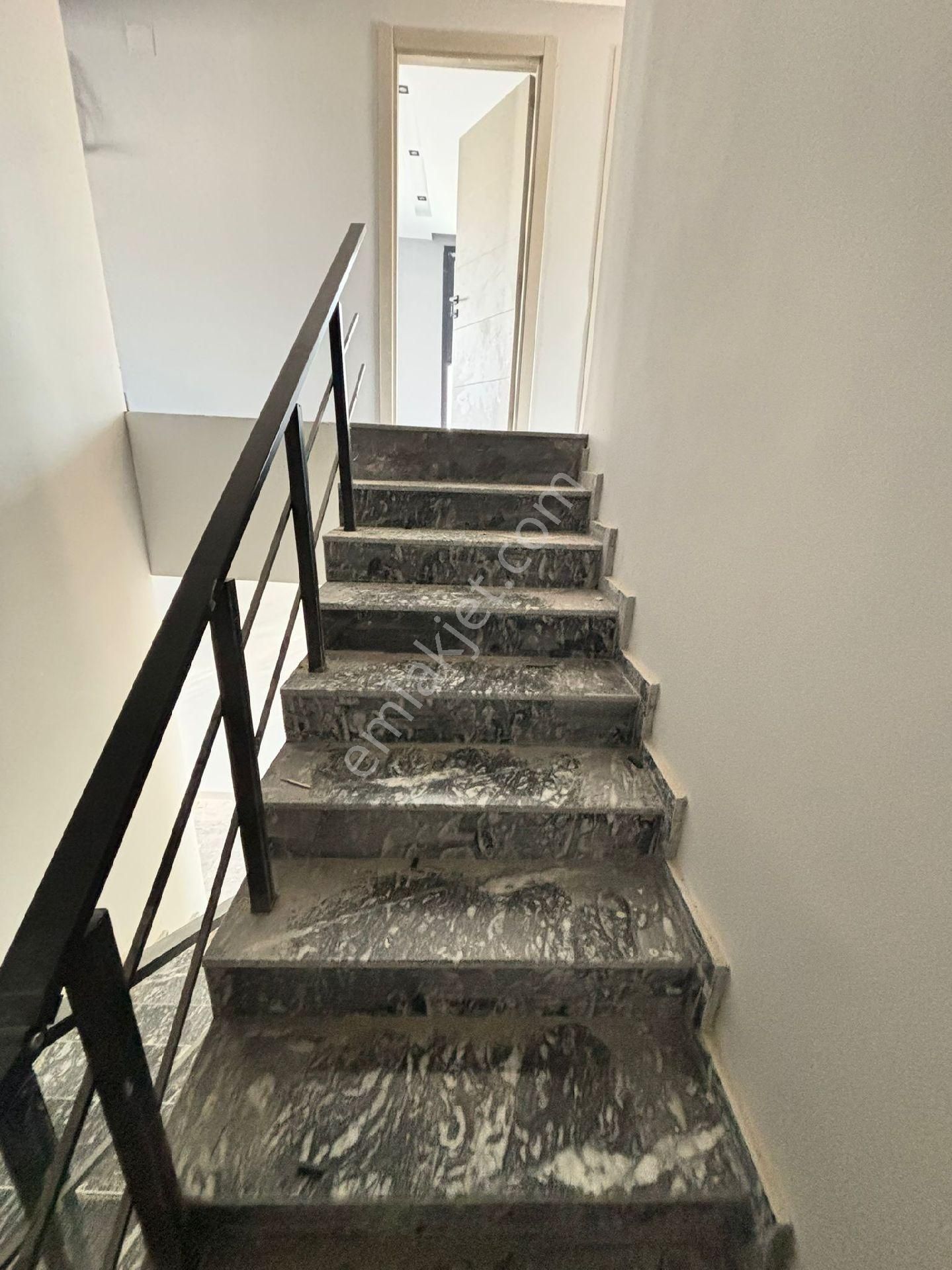 Çınarlıda Güvenlikli Site İçerisinde 5+1 Geniş Kiralık Villa - Görsel 22