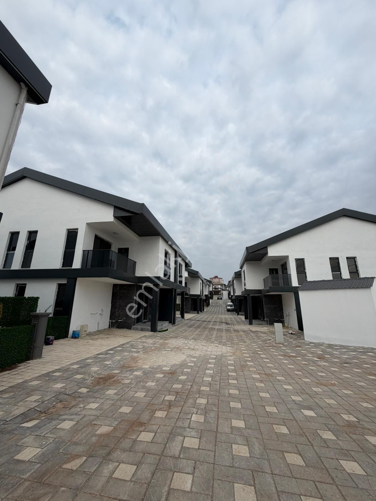 Çınarlıda Güvenlikli Site İçerisinde 5+1 Geniş Kiralık Villa - Görsel 35