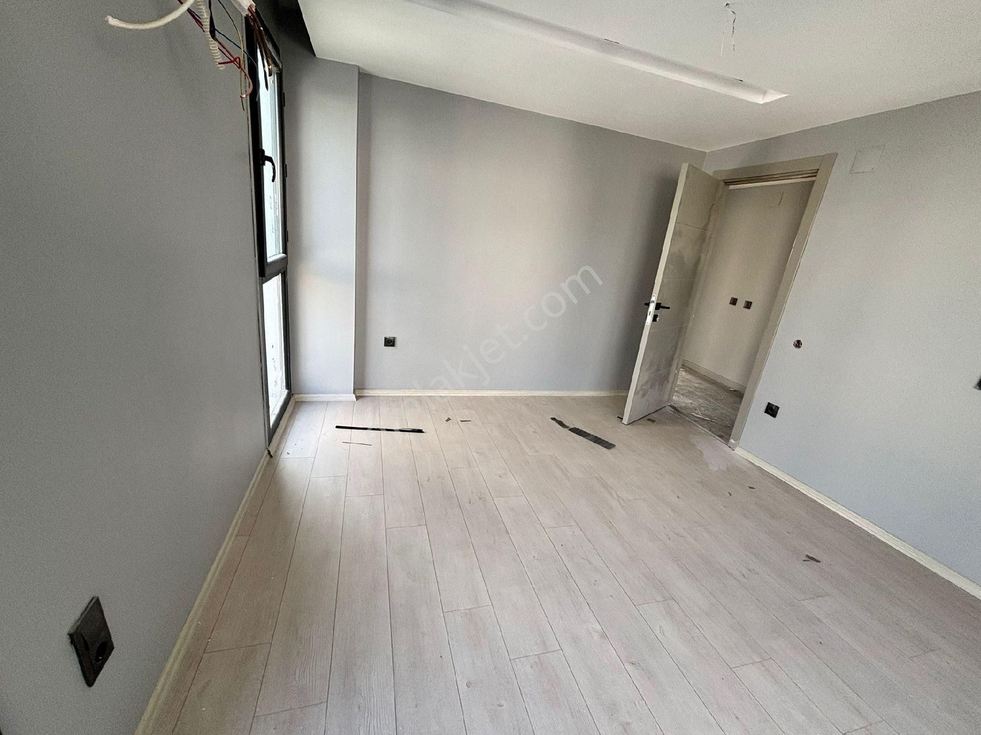 Çınarlıda Güvenlikli Site İçerisinde 5+1 Geniş Kiralık Villa - Görsel 13