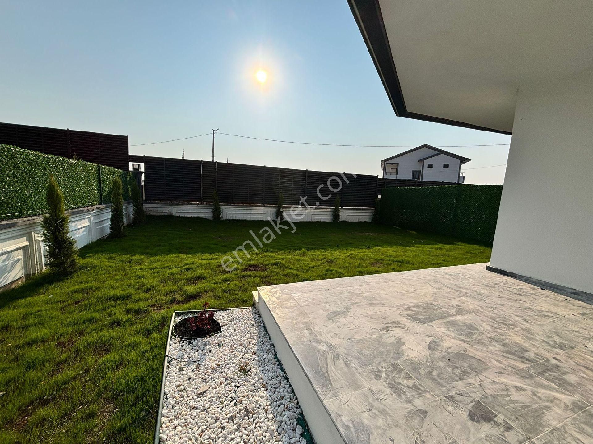 Çınarlıda Güvenlikli Site İçerisinde 5+1 Geniş Kiralık Villa - Görsel 32