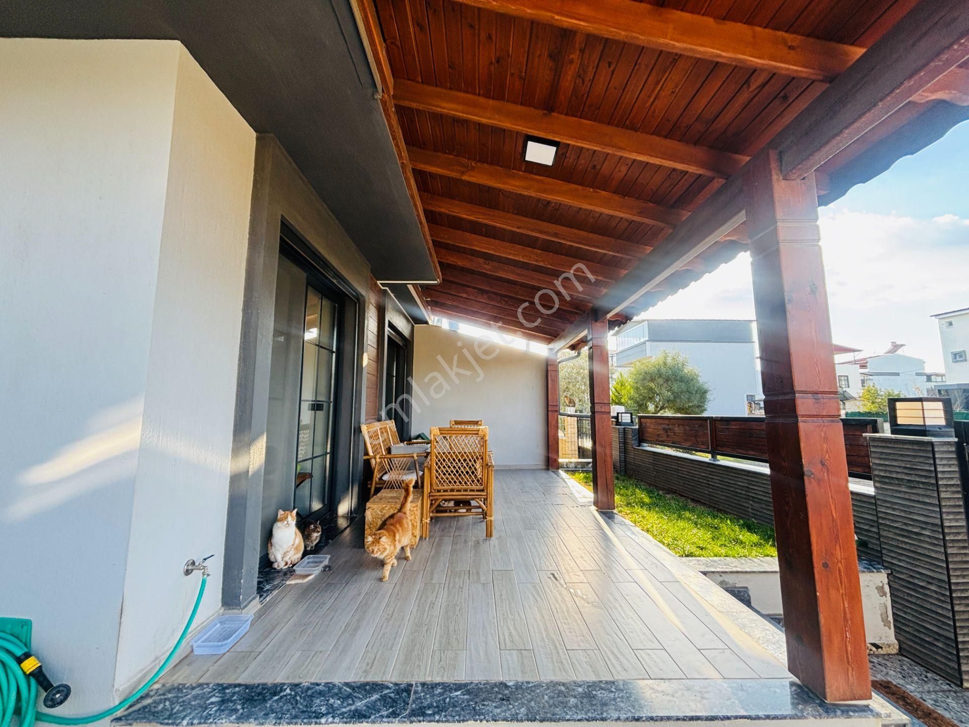 İzmir Seferihisar Cumhuriyet Mahallesi’nde 3+1 Müstakil Tripleks Yazlık Villa - Görsel 8