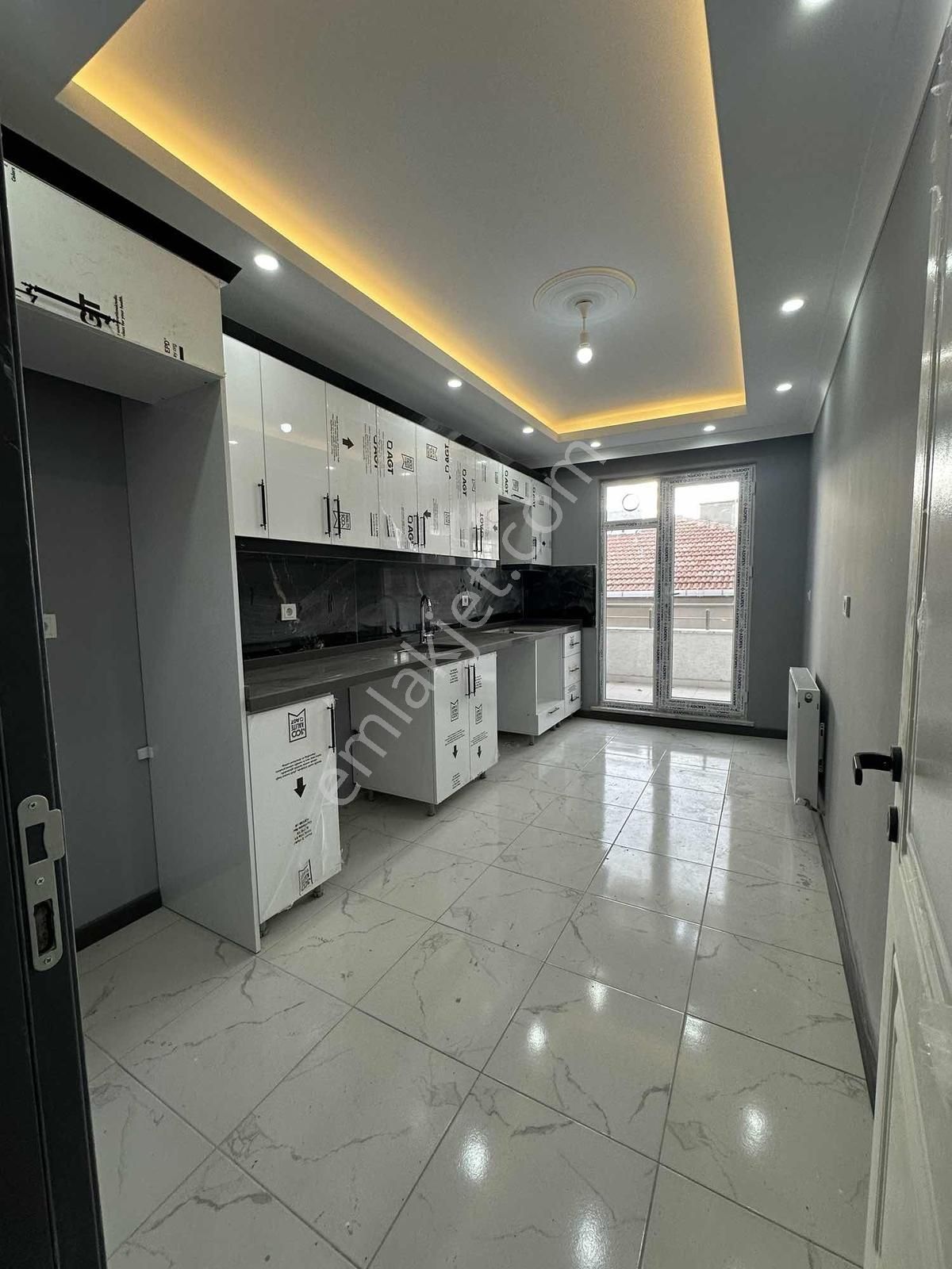 Kapaklı Bahçelievler De 3+1 Merkezi Yerde Otopark,ebeveyn Banyo