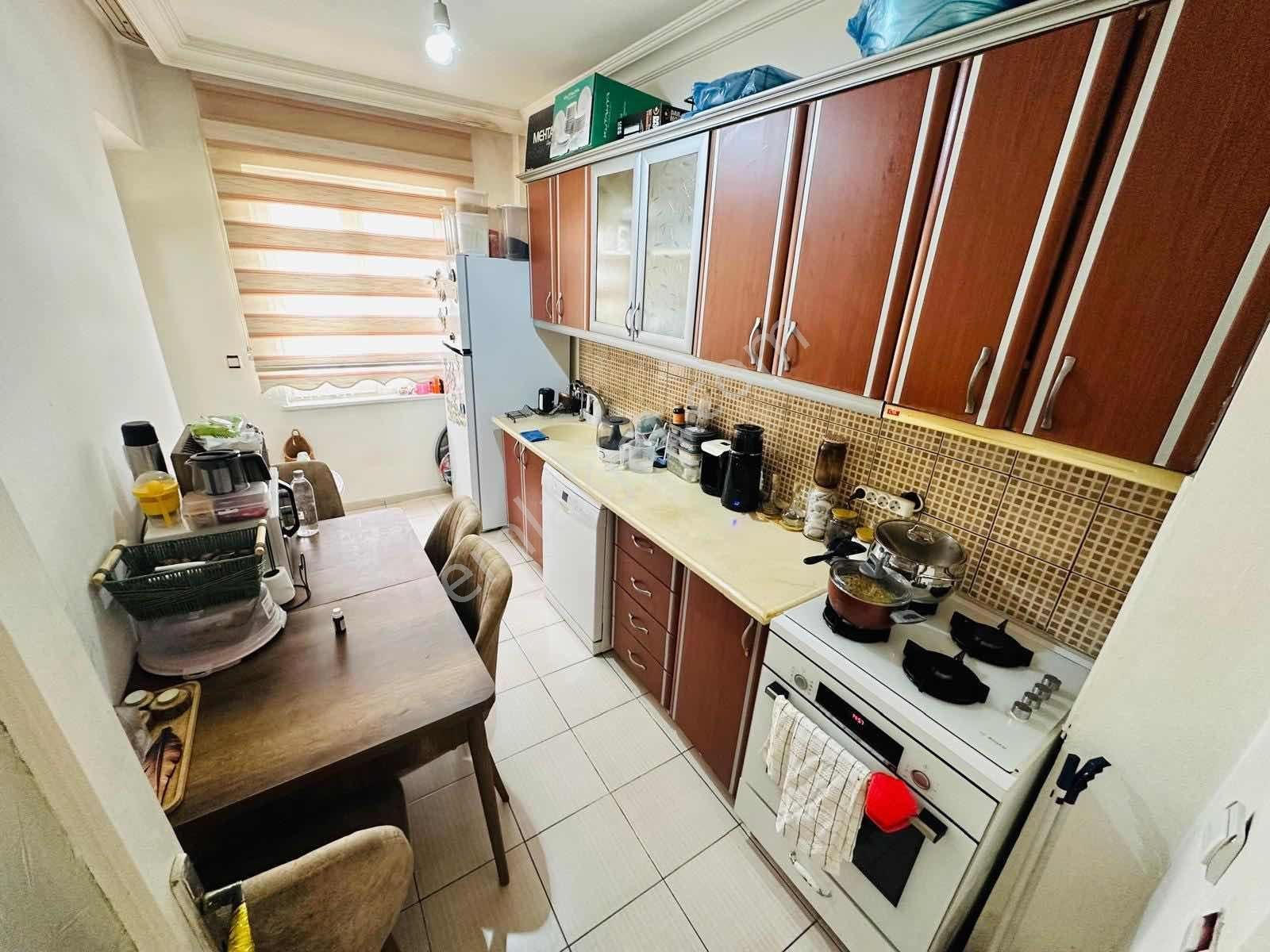 Konuksever Mahallesinde 2+1 Arakat Ayrı Mutfak Satılık Daire