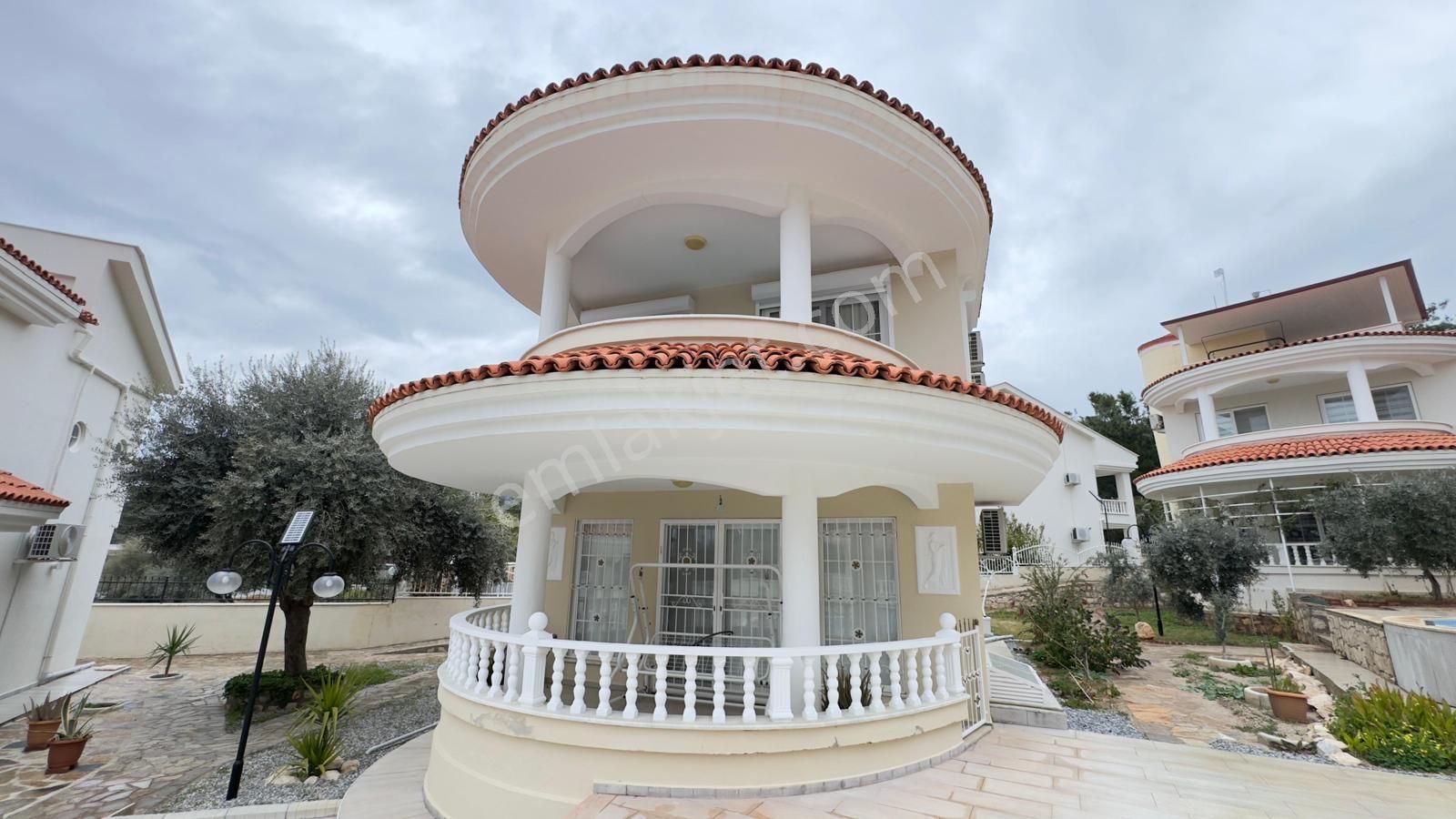 Didim Akbük'te 4+1 Havuzlu Lüks Villa