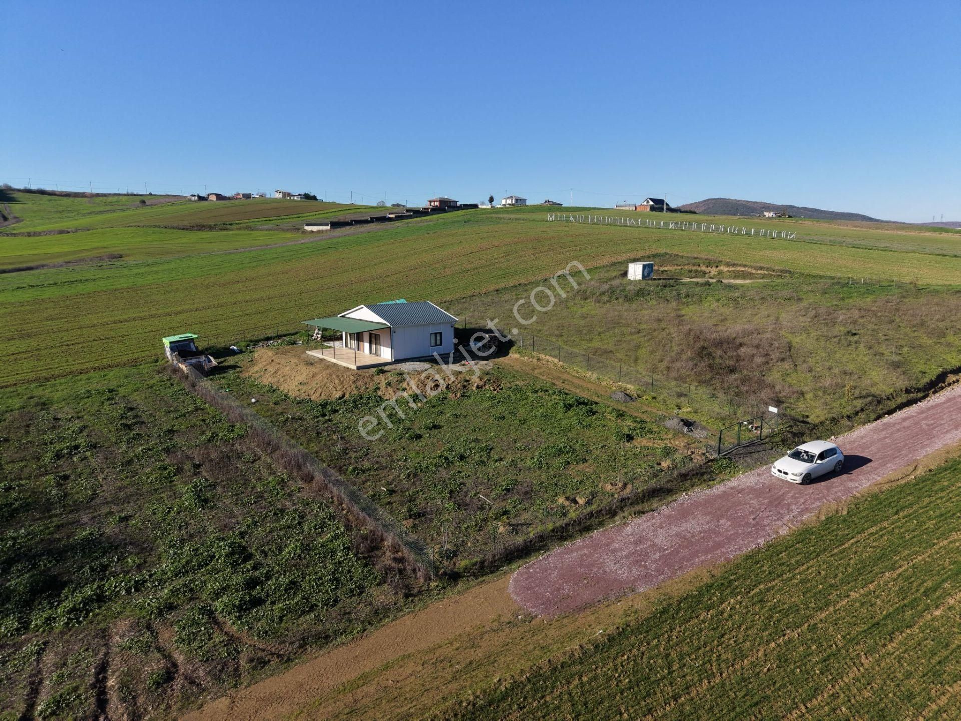 Körfez Çıraklıda 53 M2 Prefabrik Yapılı 1049 M2 Arsa Verandalı