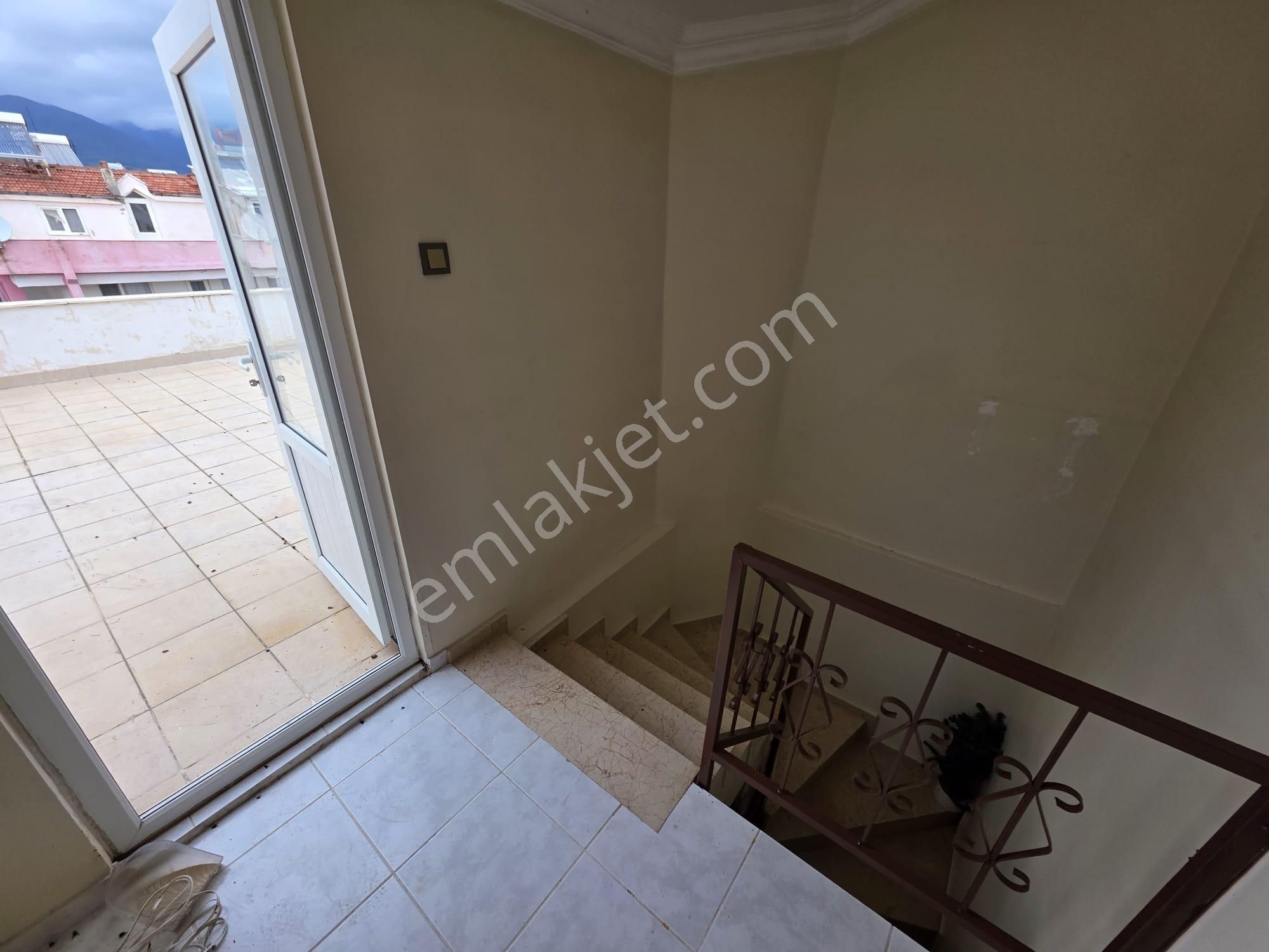 Yetkili Irmaksudan Akçay Da 4 Katlı Bahçeli 3+2 Hesaplı Villa - Görsel 27