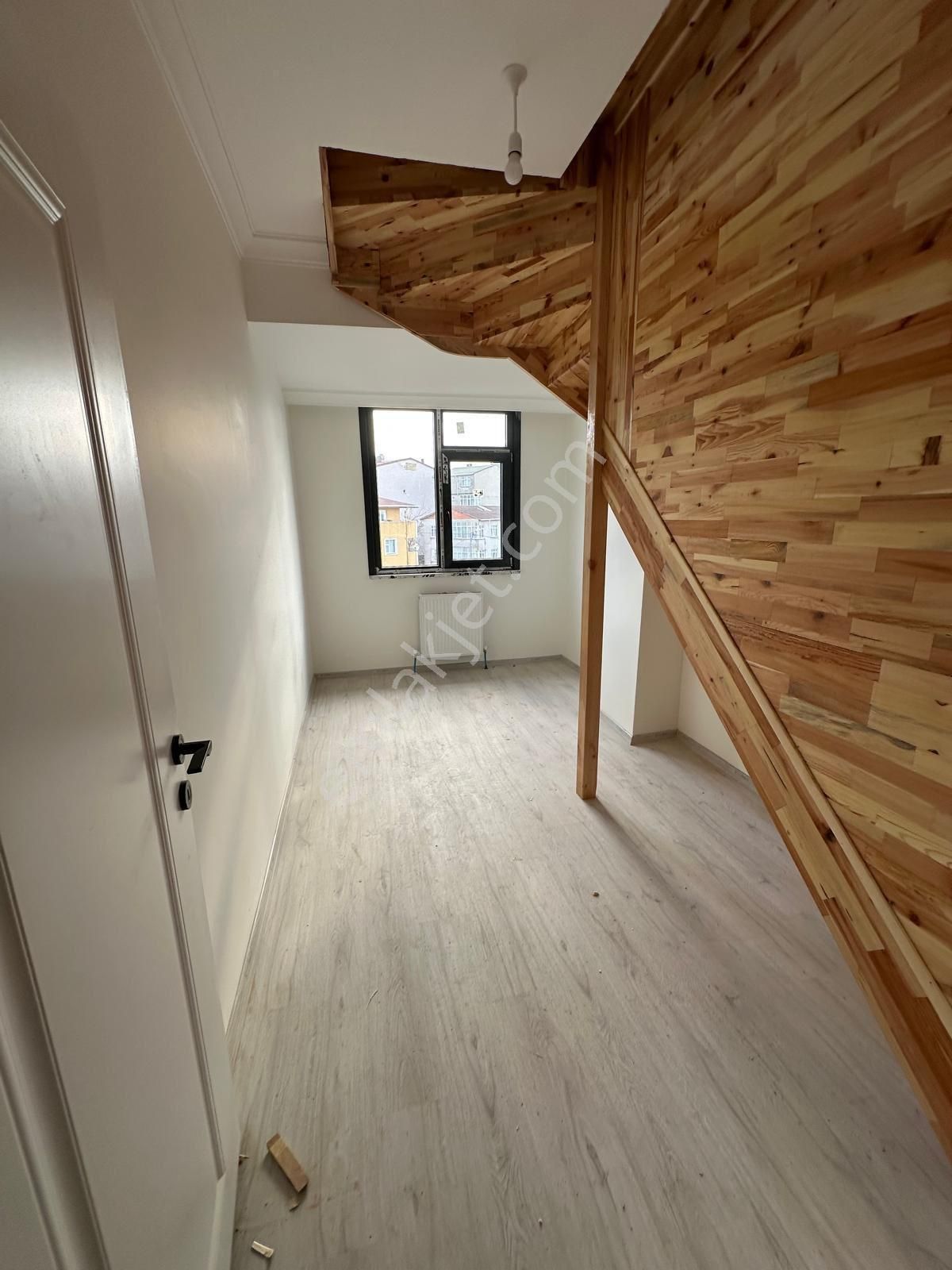 Sultanbeyli Battalgazi Mahallesinde Tapu Masrafsız 6+1 2 Aileye Uygun Çatı Dubleks - Görsel 6