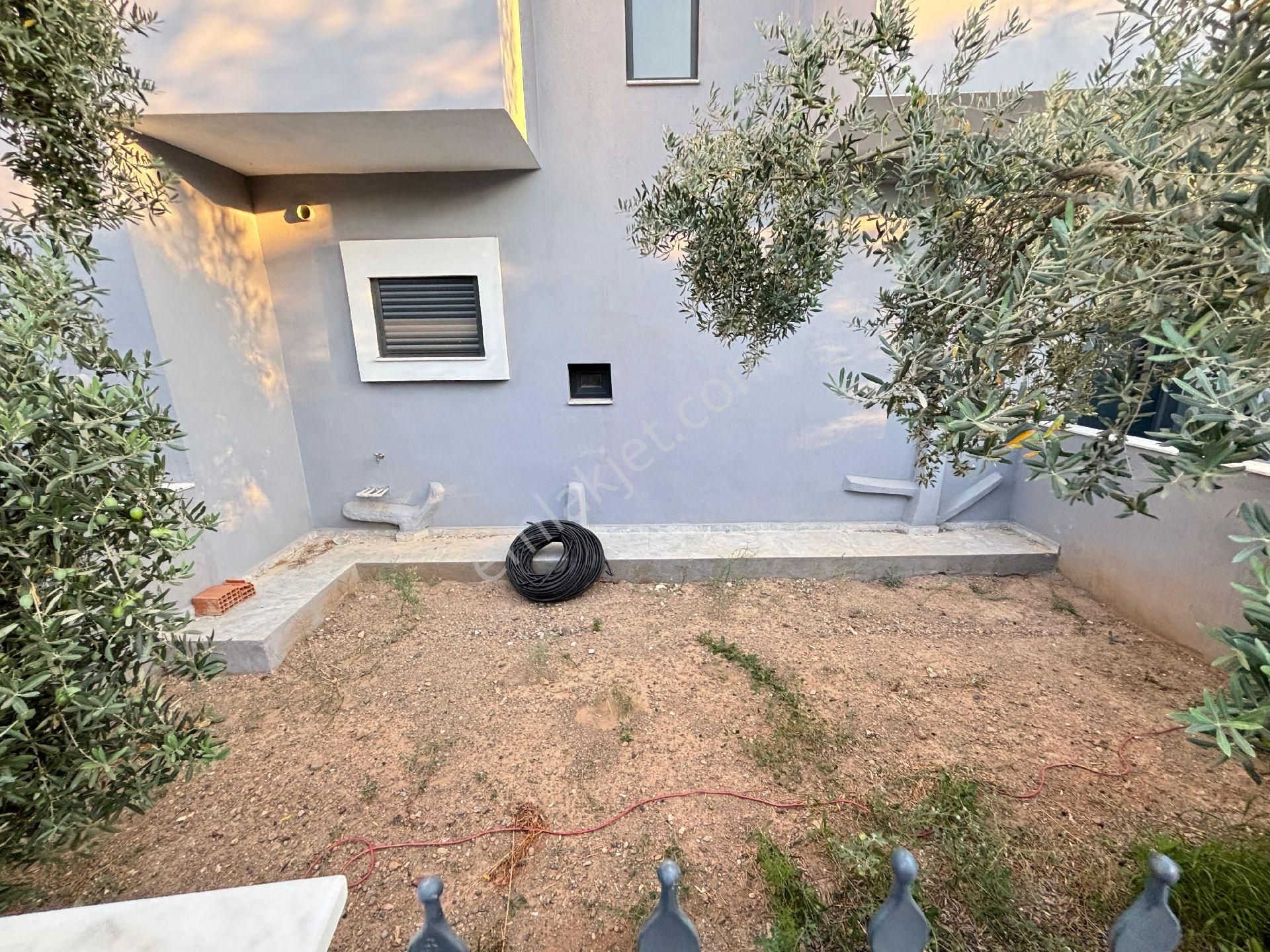 İzmir Seferihisar Doğanbey Merkezi Konumda Bahçeli Sıfır 2+1 Satılık Villa - Görsel 8