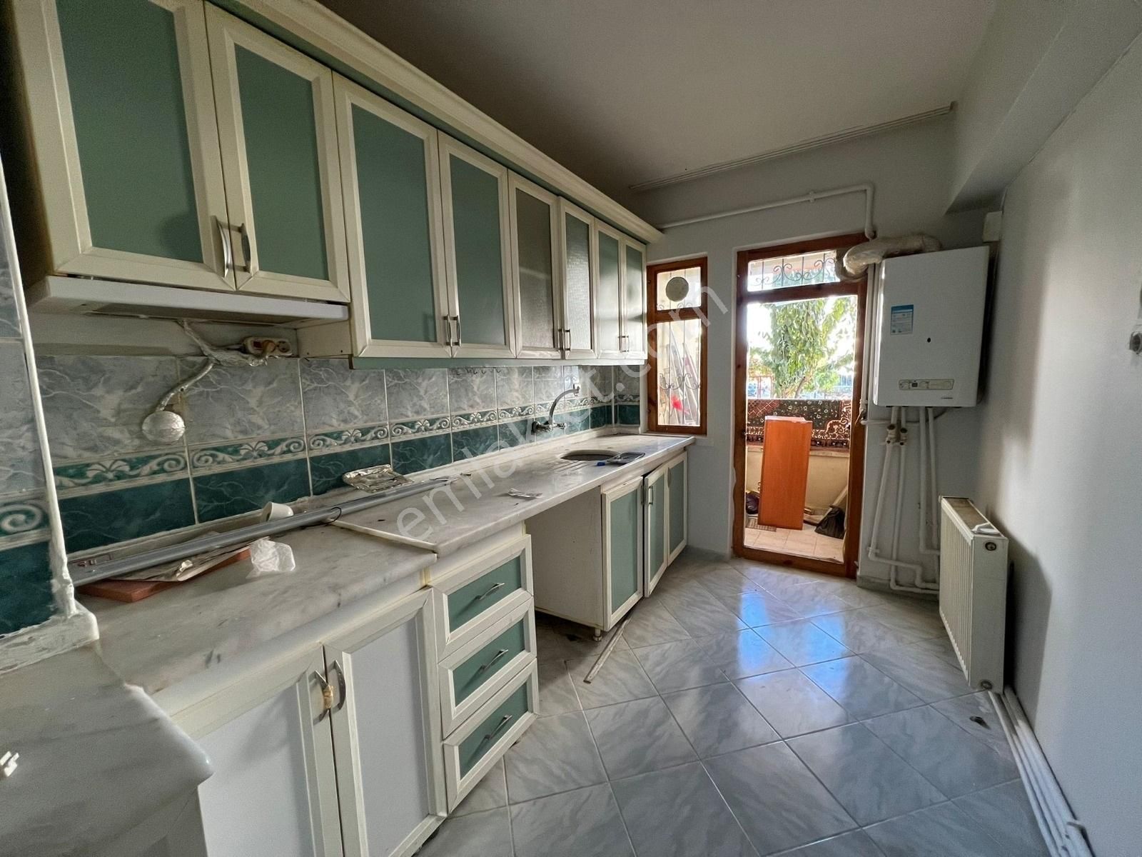 Adres'den Selçuklu Mah'de Ön Cephe Ulaşıma Yakın 3+1