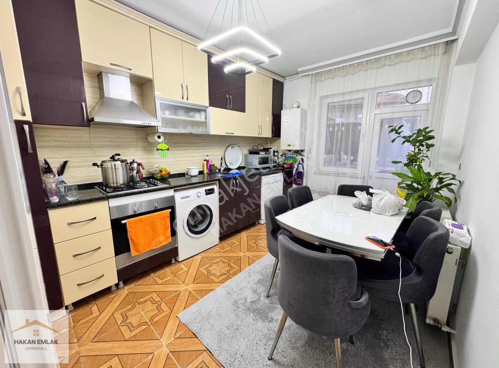 Hakan Emlaktan Cumartesi Pazarı Civarında Yapılı 3+1 Daire