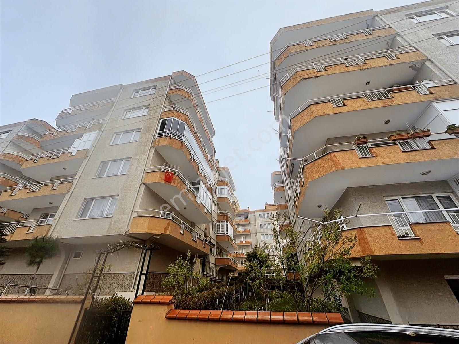 Beynil'den Mudanya Güzelyalı'da Havuzlu Siteiçi Satılık Daire