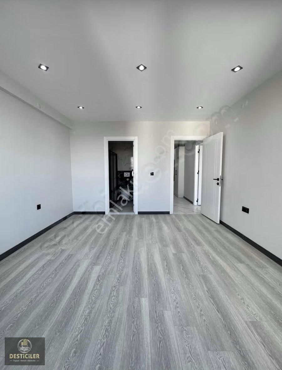 Eı-çamlıca Kapalı Pazar Yakını 2+1 Satılık Daire - Görsel 11