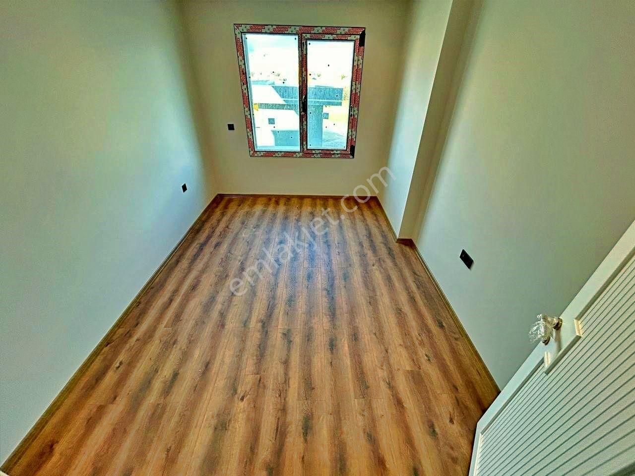 Uytundan Edremit'te Havuzlu Tenis Kortlu Ultralüks Sitede 3+1 - Görsel 11