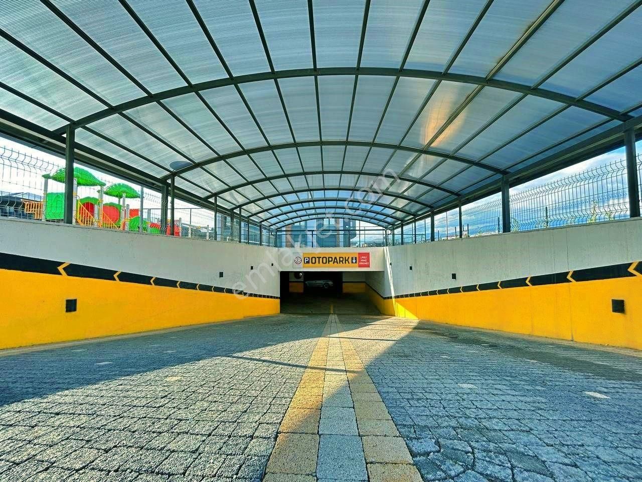 Uytundan Edremit'te Havuzlu Tenis Kortlu Ultralüks Sitede 3+1 - Görsel 34