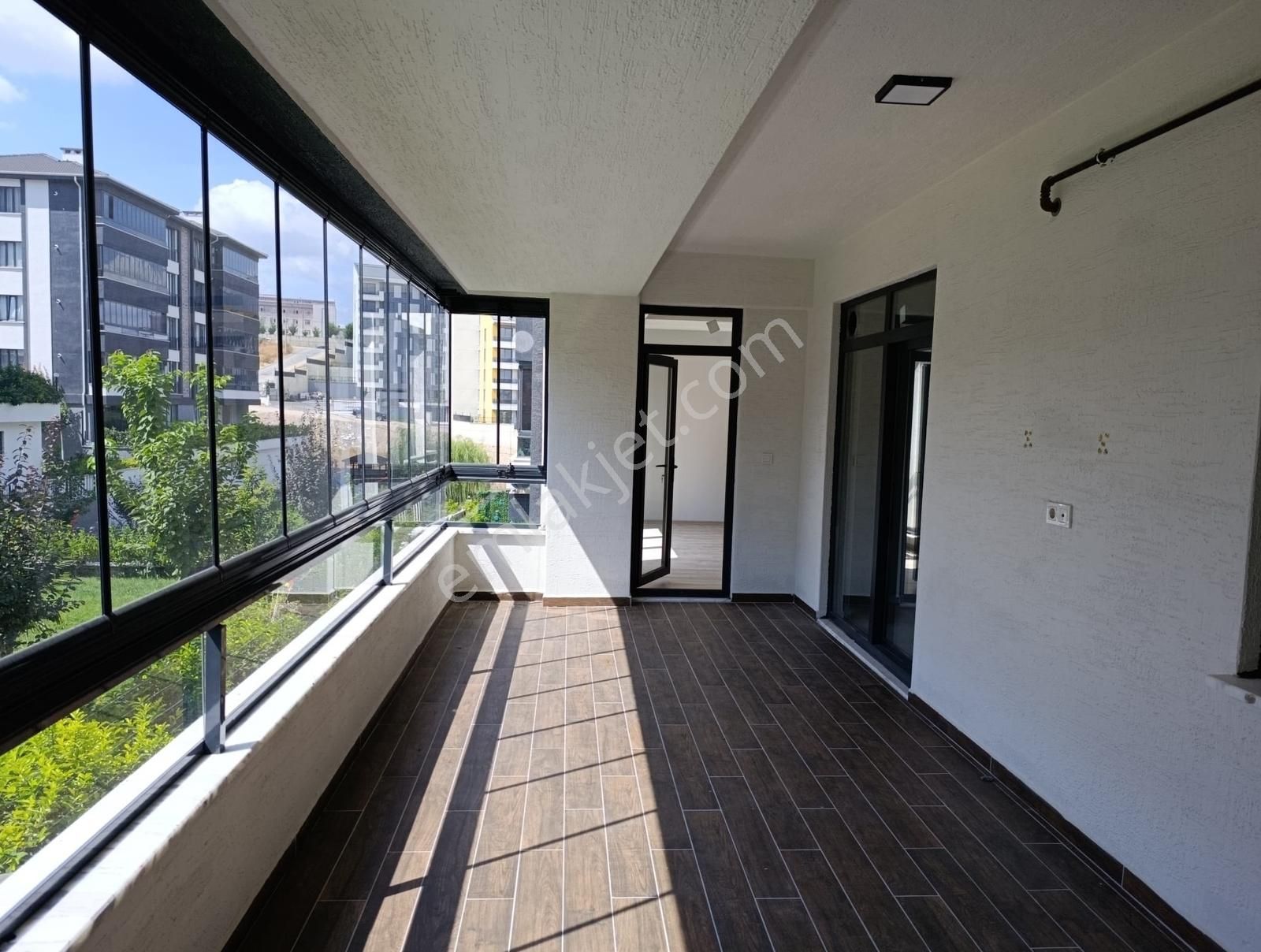 Kariyergayrimenul'den Ultralüks Siteiçi Arakat Daire Satılık - Görsel 24