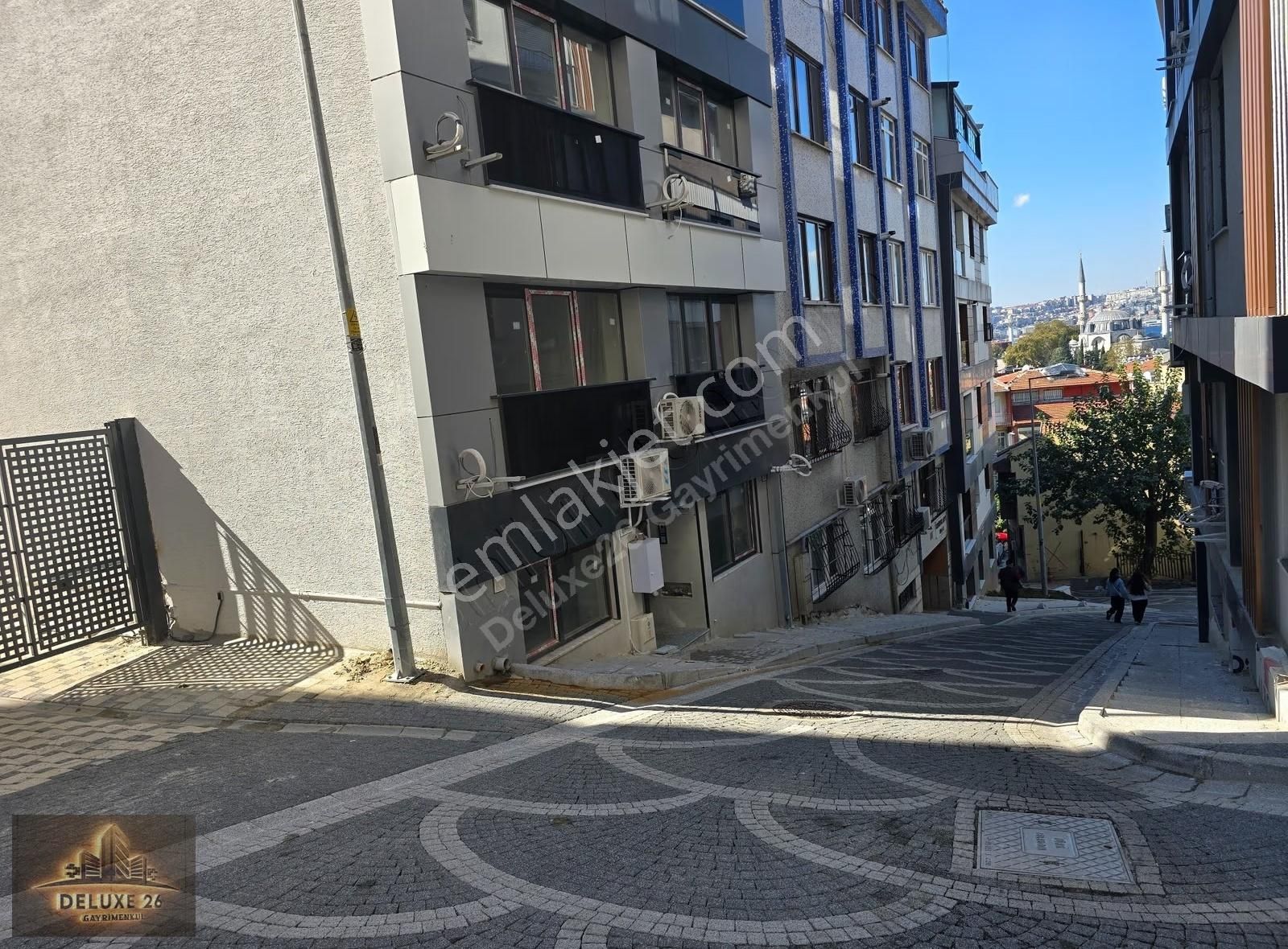 Deluxe 26 ' Dan Sıfır Binada İskeleye 5 Dk 2+1 70 M2 Daire