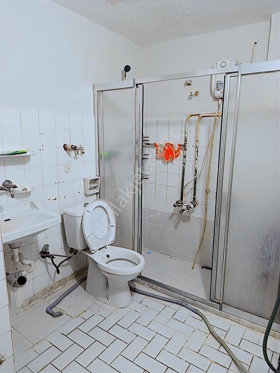 Kuşimato'da Geniş Kiralık Daire - Görsel 3
