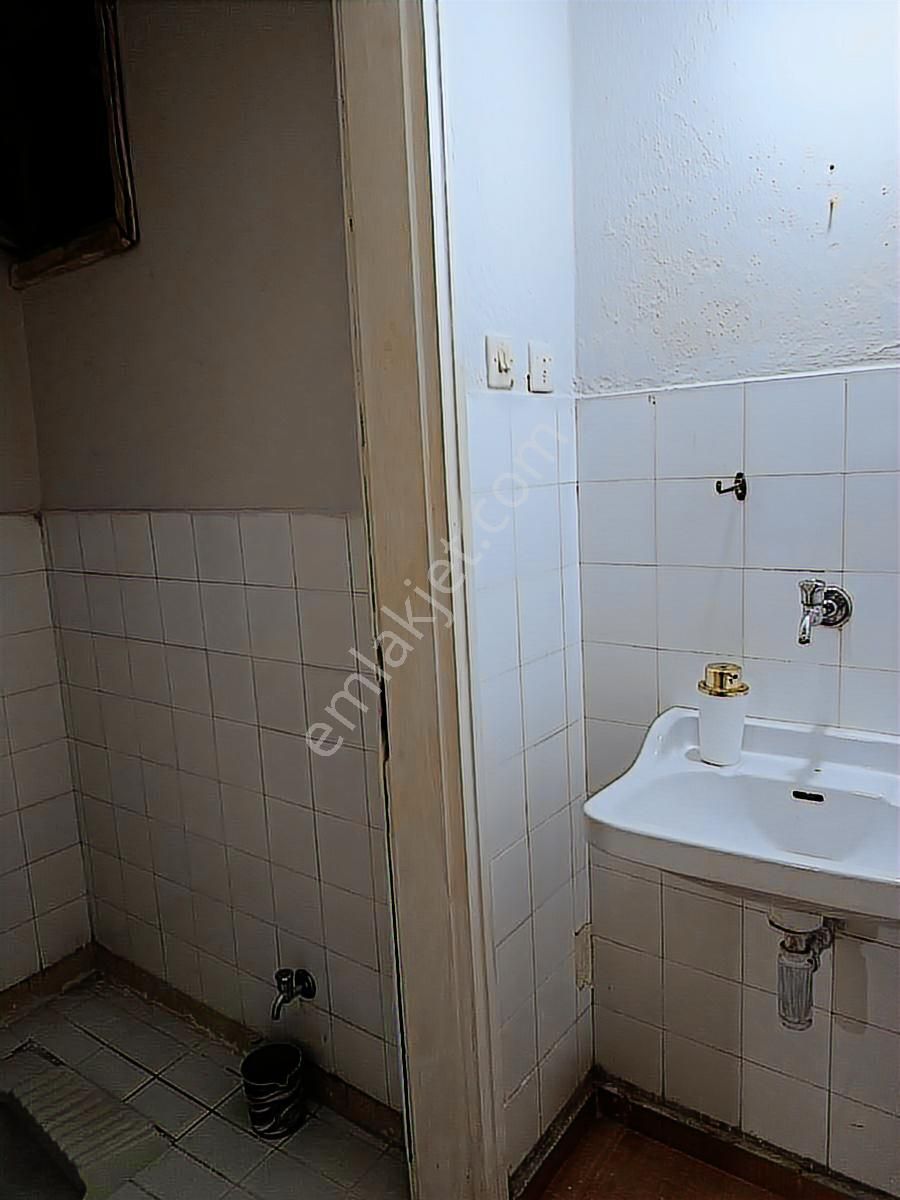 Kuşimato'da Geniş Kiralık Daire - Görsel 8