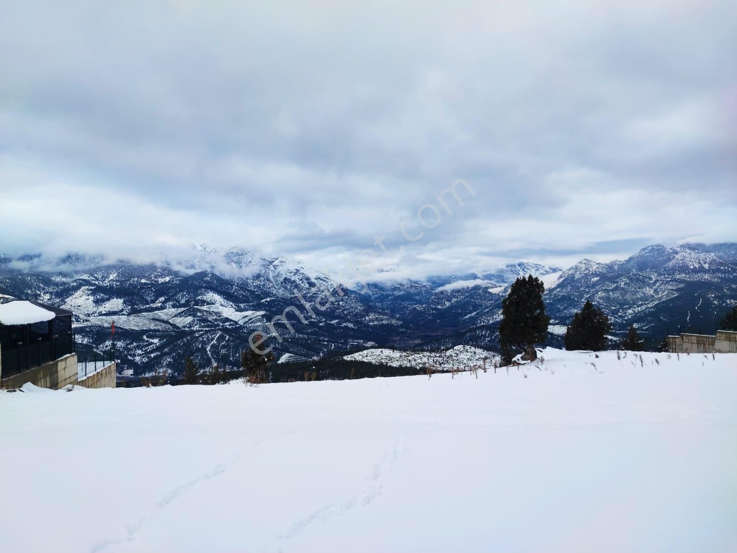 Kar Emlaktan Yenikonacık Bozkırlı Mevkiinde Uç 1 Dönüm Satılık Arsa - Görsel 2