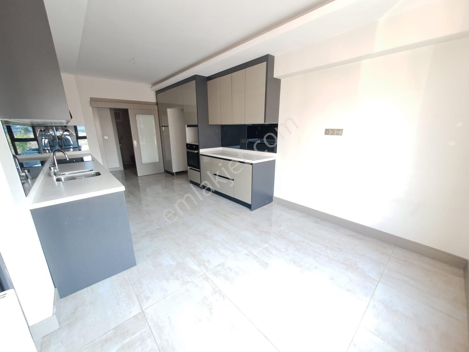 Cumhuriyet Mahallesi Zirveden Batı Konutları Kiralık 4+1 Daire - Görsel 11