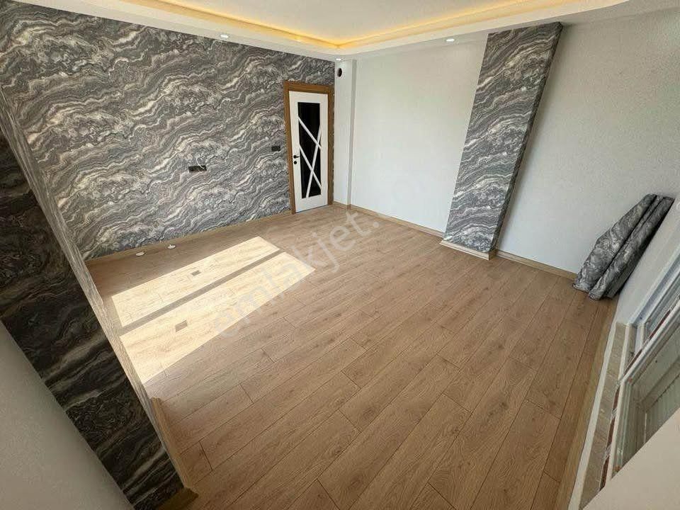 Ayanoğlu Mahallesinde Tramvaya Yakın 2+1 İskanlı Kullanışlı Daire - Görsel 4