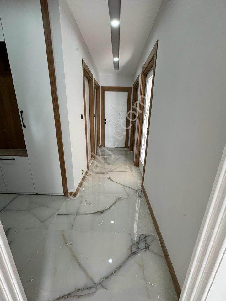 Ayanoğlu Mahallesinde Tramvaya Yakın 2+1 İskanlı Kullanışlı Daire - Görsel 15