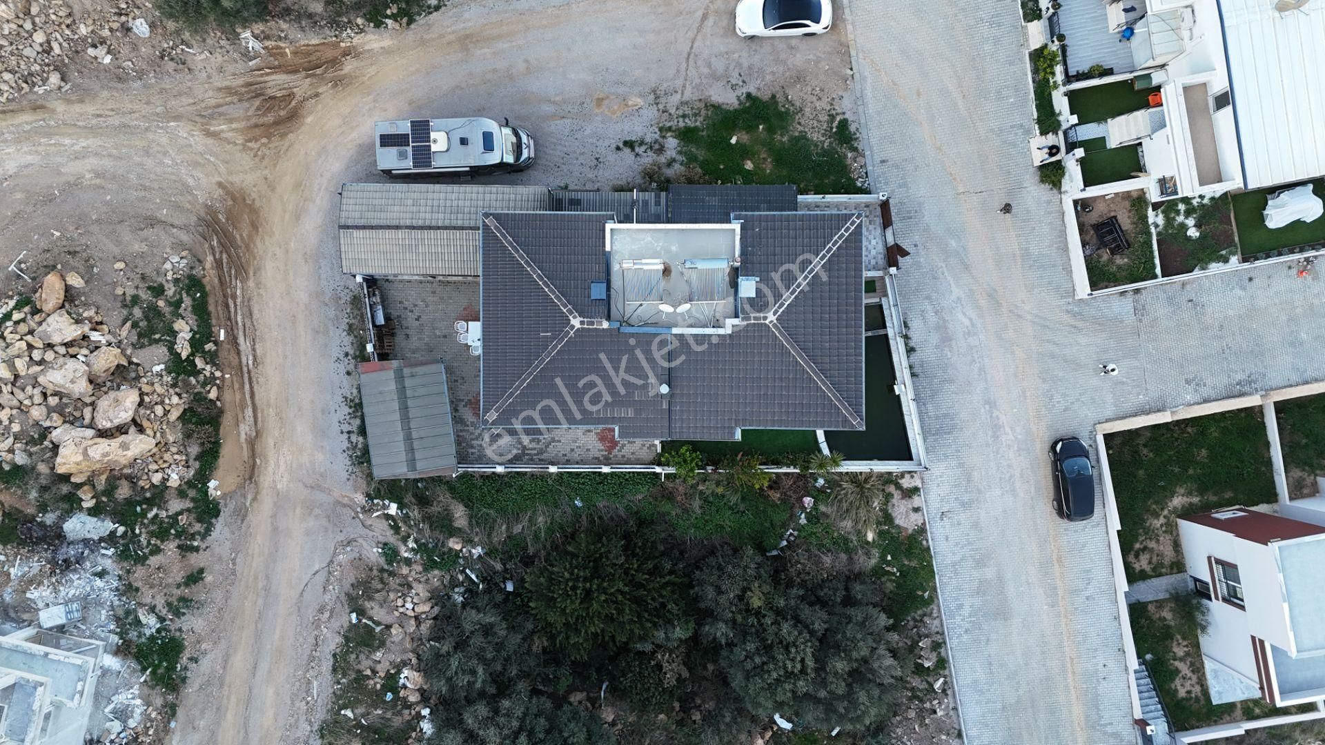 İzmir Seferihisar Atatürk Mahallesi’nde Eşyalı Deniz Manzaralı Havuzlu 4+2 Tripleks Yazlık Villa - Görsel 35