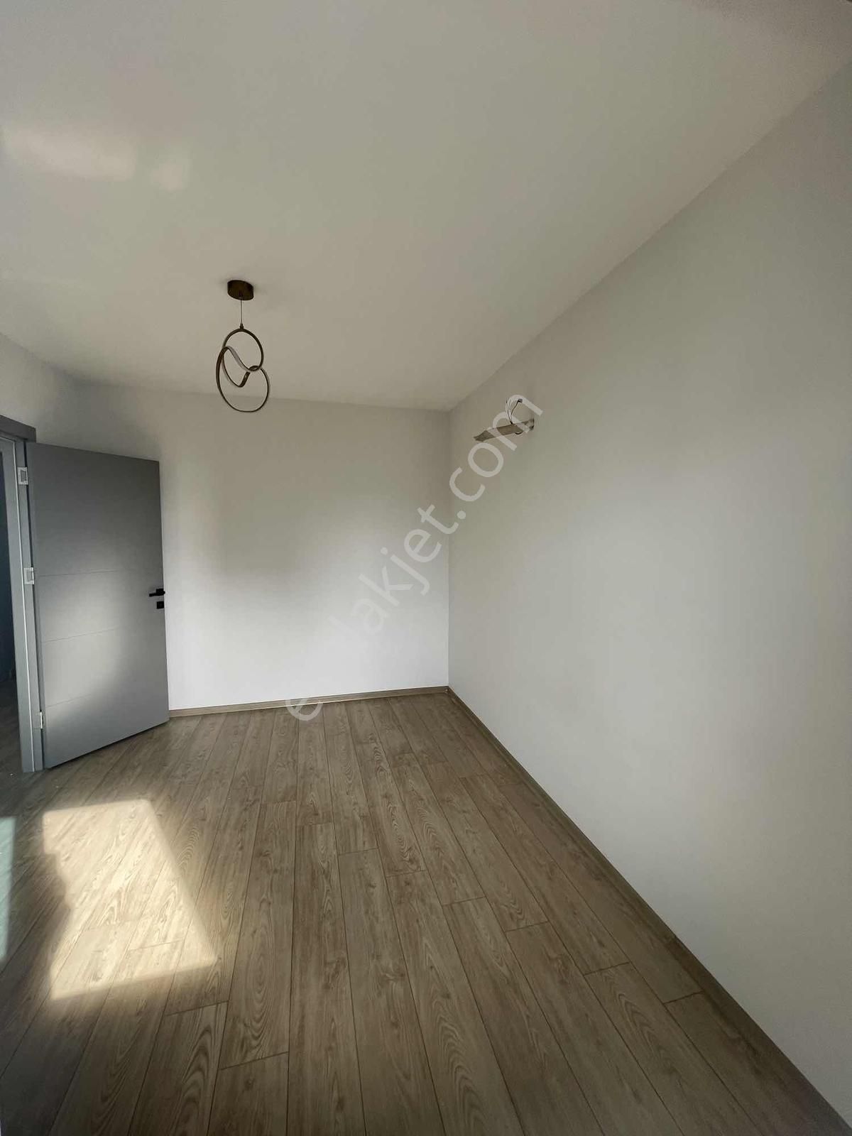 Unıversıte Yanı Lüx Sıtede Dogalgazlı Balkonlu Cok Genıs 1+1 - Görsel 3