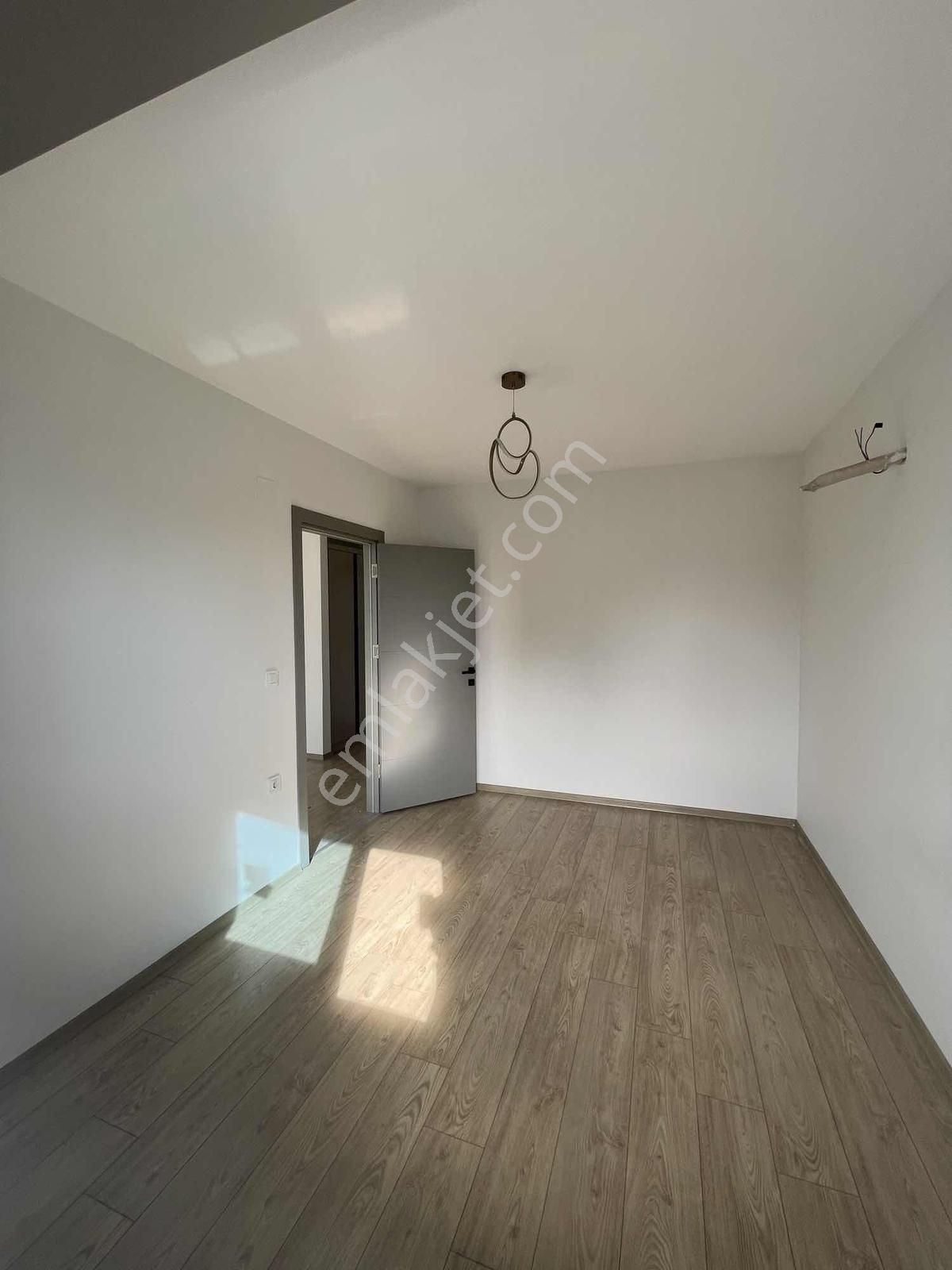 Unıversıte Yanı Lüx Sıtede Dogalgazlı Balkonlu Cok Genıs 1+1 - Görsel 11