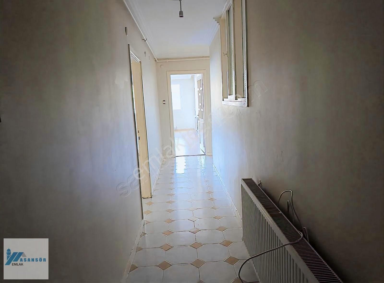 Asansör Emlak'tan Kiralık Doğalgazlı 4+1 Büyük Daire - Görsel 3