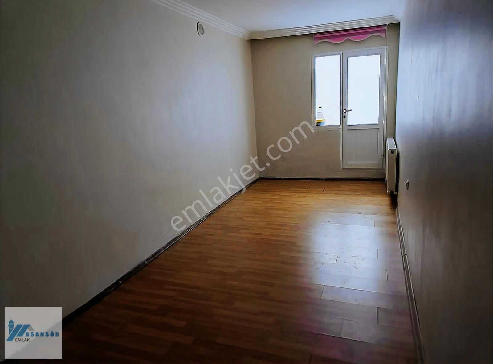 Asansör Emlak'tan Kiralık Doğalgazlı 4+1 Büyük Daire - Görsel 2