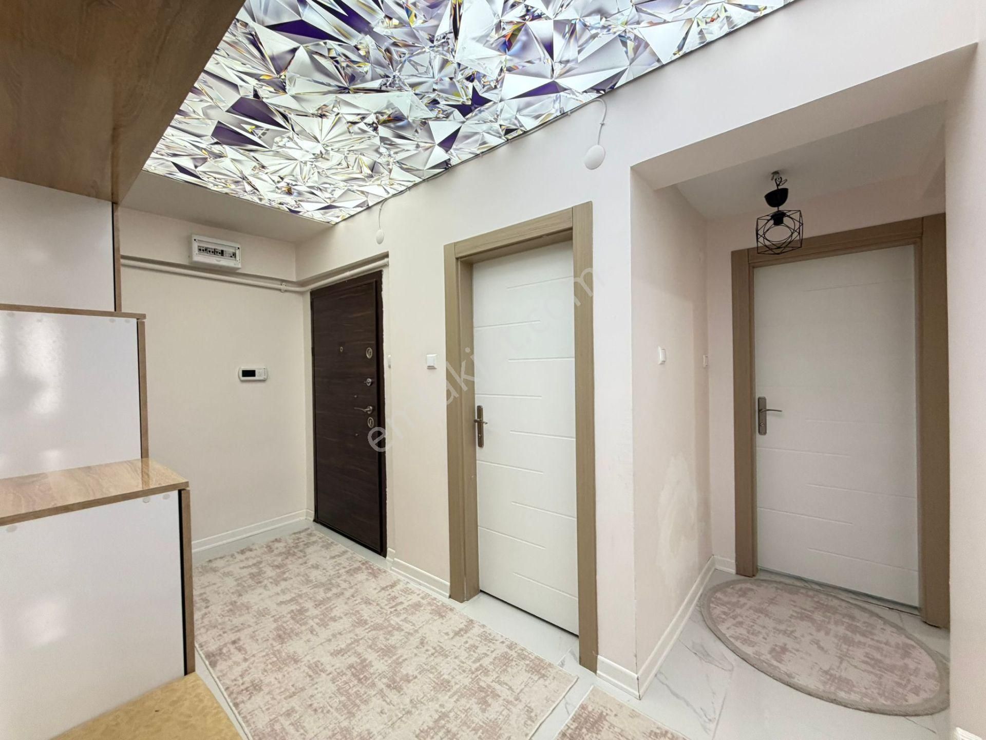 Taşcılar'dan Hicret Cami Yanı İçi Full Yapılı Güney Cephe 1.kat 3+1 Fırsat - Görsel 24