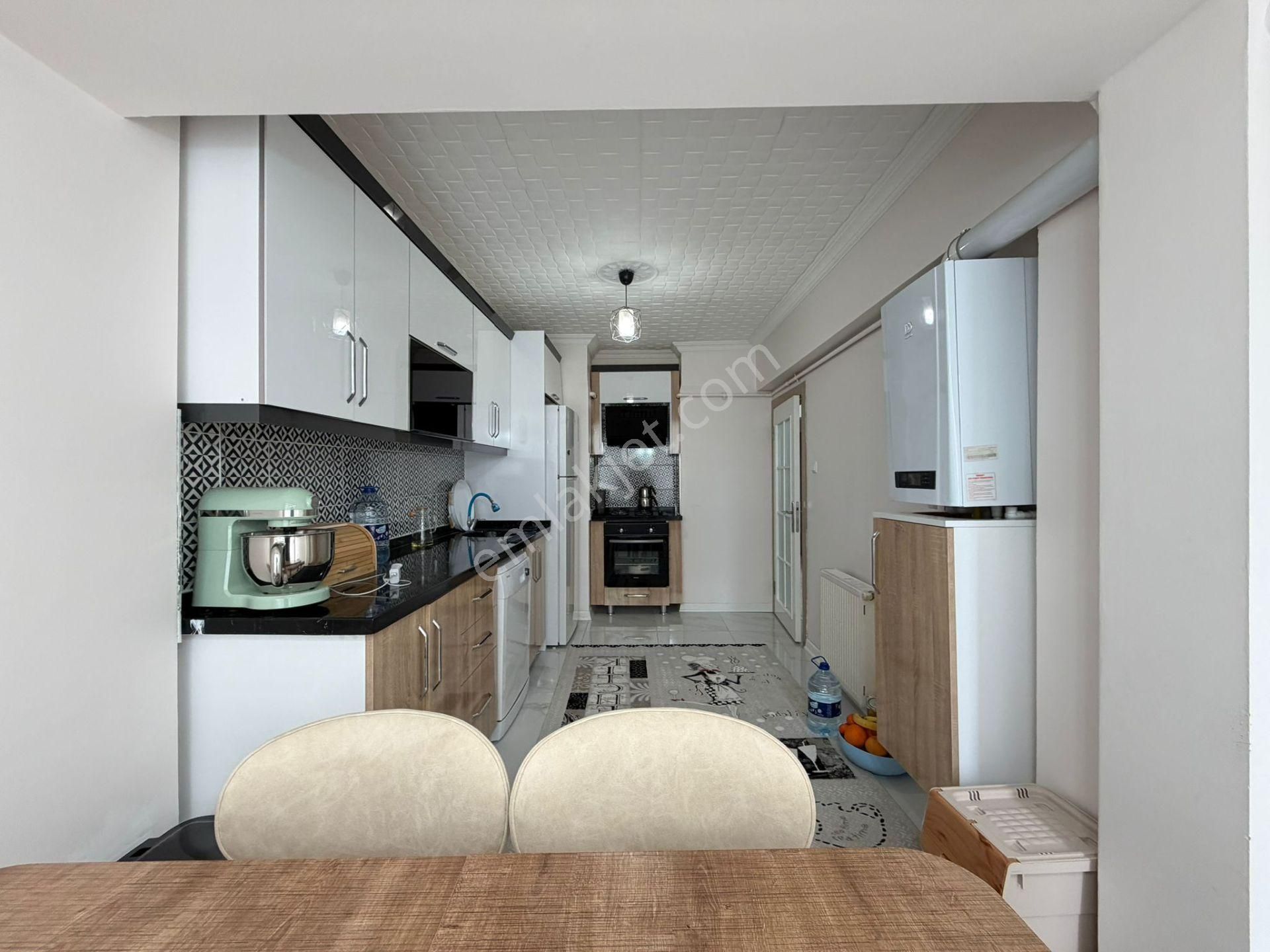 Taşcılar'dan Hicret Cami Yanı İçi Full Yapılı Güney Cephe 1.kat 3+1 Fırsat - Görsel 4