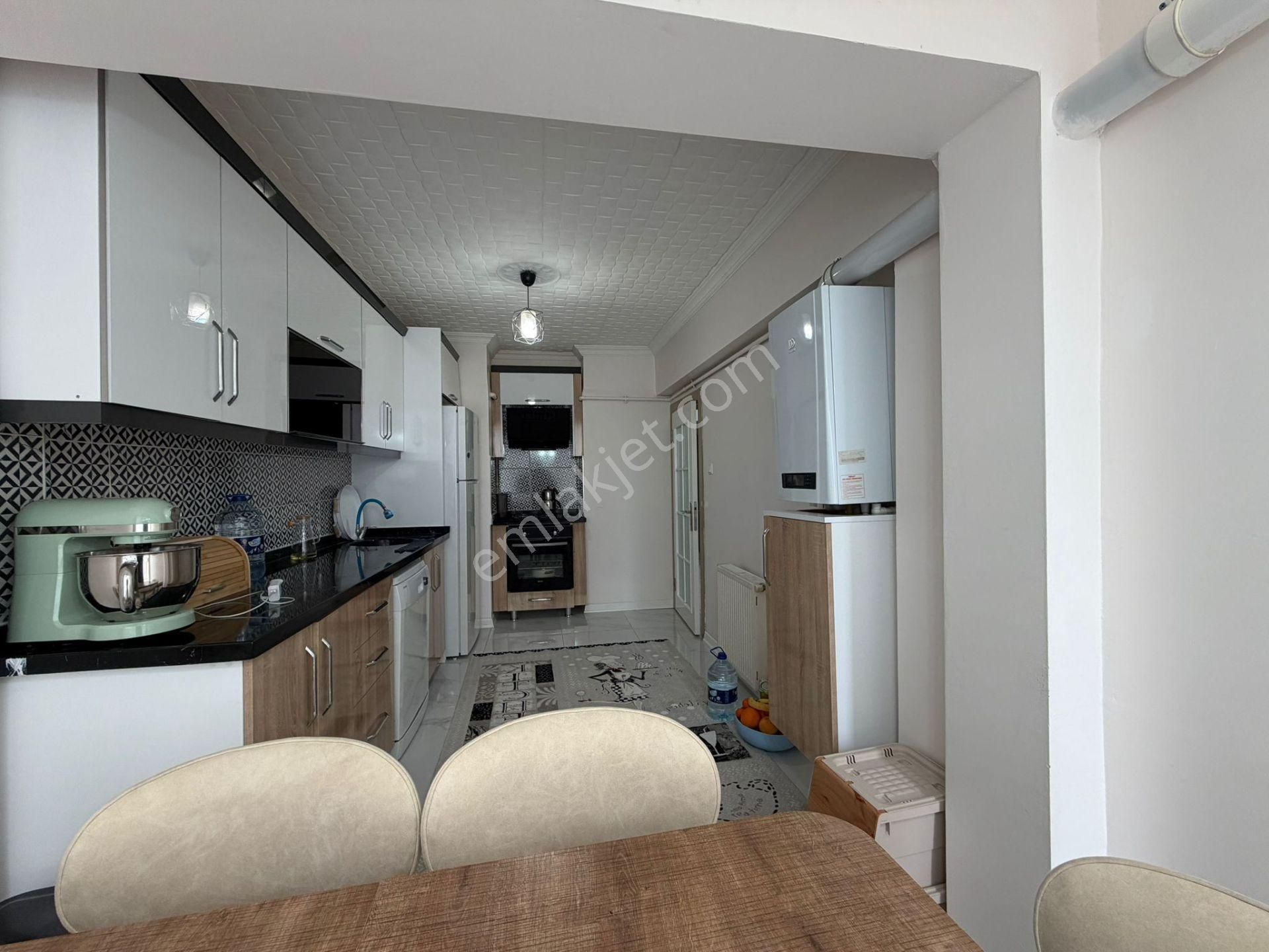 Taşcılar'dan Hicret Cami Yanı İçi Full Yapılı Güney Cephe 1.kat 3+1 Fırsat - Görsel 2