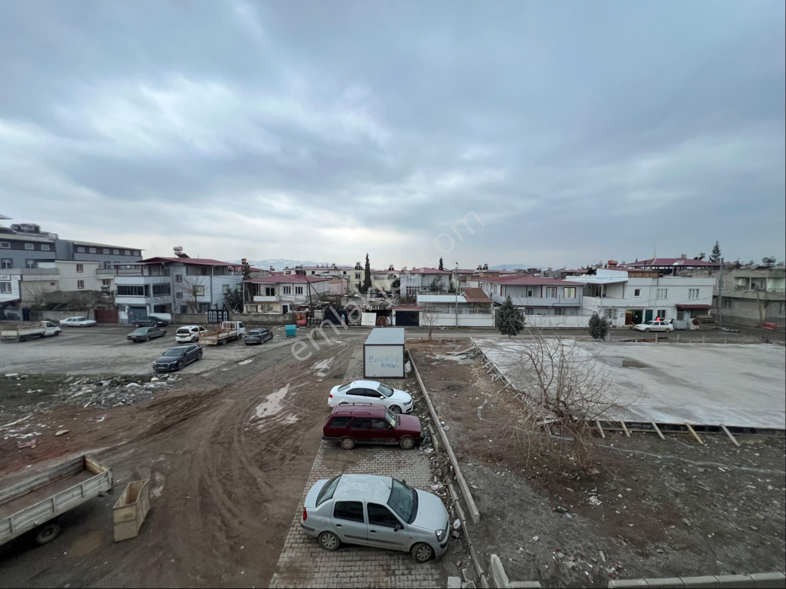 Cb'den Markasi Hastanesi Yanı Satılık Geniş 2+1 Daire