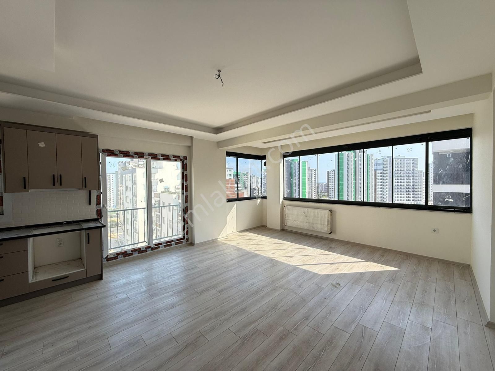 Karınca'dan Akdeniz Mh'de Sıfır Yapılı Ebeveyn Banyolu Giyinme Odalı 3+1 Satılık! - Görsel 3