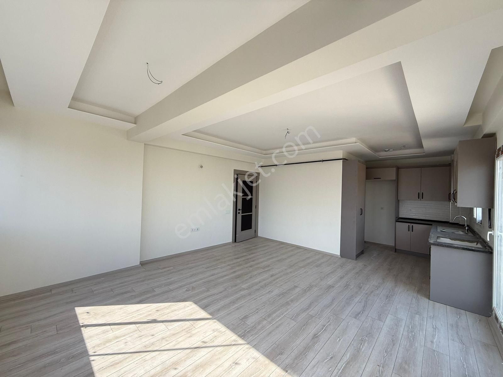 Karınca'dan Akdeniz Mh'de Sıfır Yapılı Ebeveyn Banyolu Giyinme Odalı 3+1 Satılık! - Görsel 4