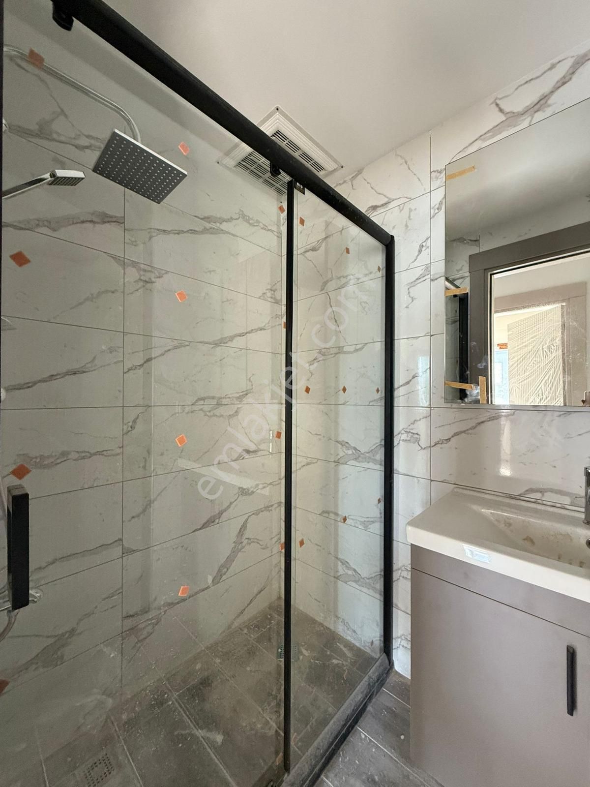 Karınca'dan Akdeniz Mh'de Sıfır Yapılı Ebeveyn Banyolu Giyinme Odalı 3+1 Satılık! - Görsel 21