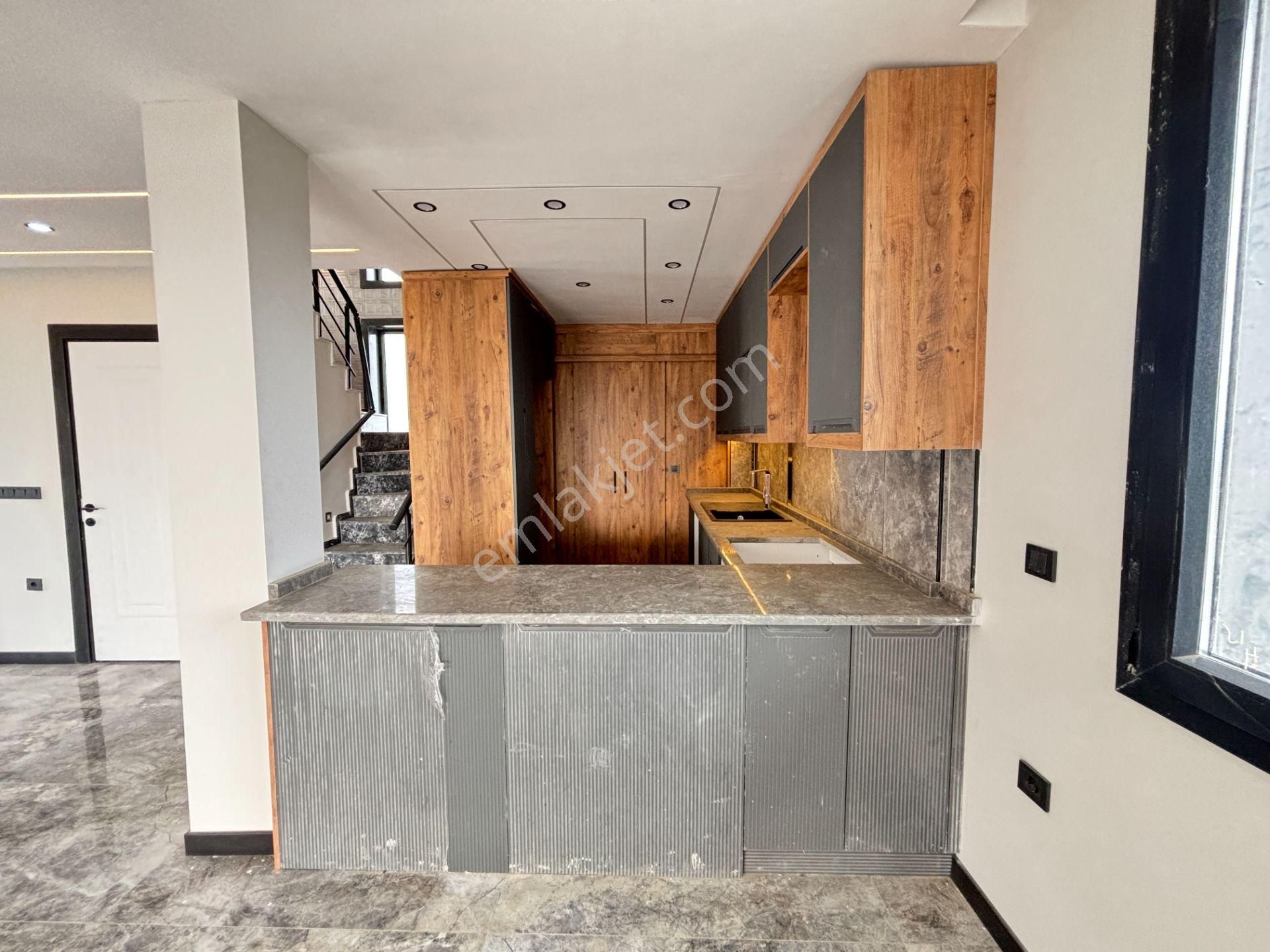 Seferihisar Doğanbey'de Kaliteli Lüks Deniz Manzaralı Satılık 4+1 Tripleks Villa - Görsel 15