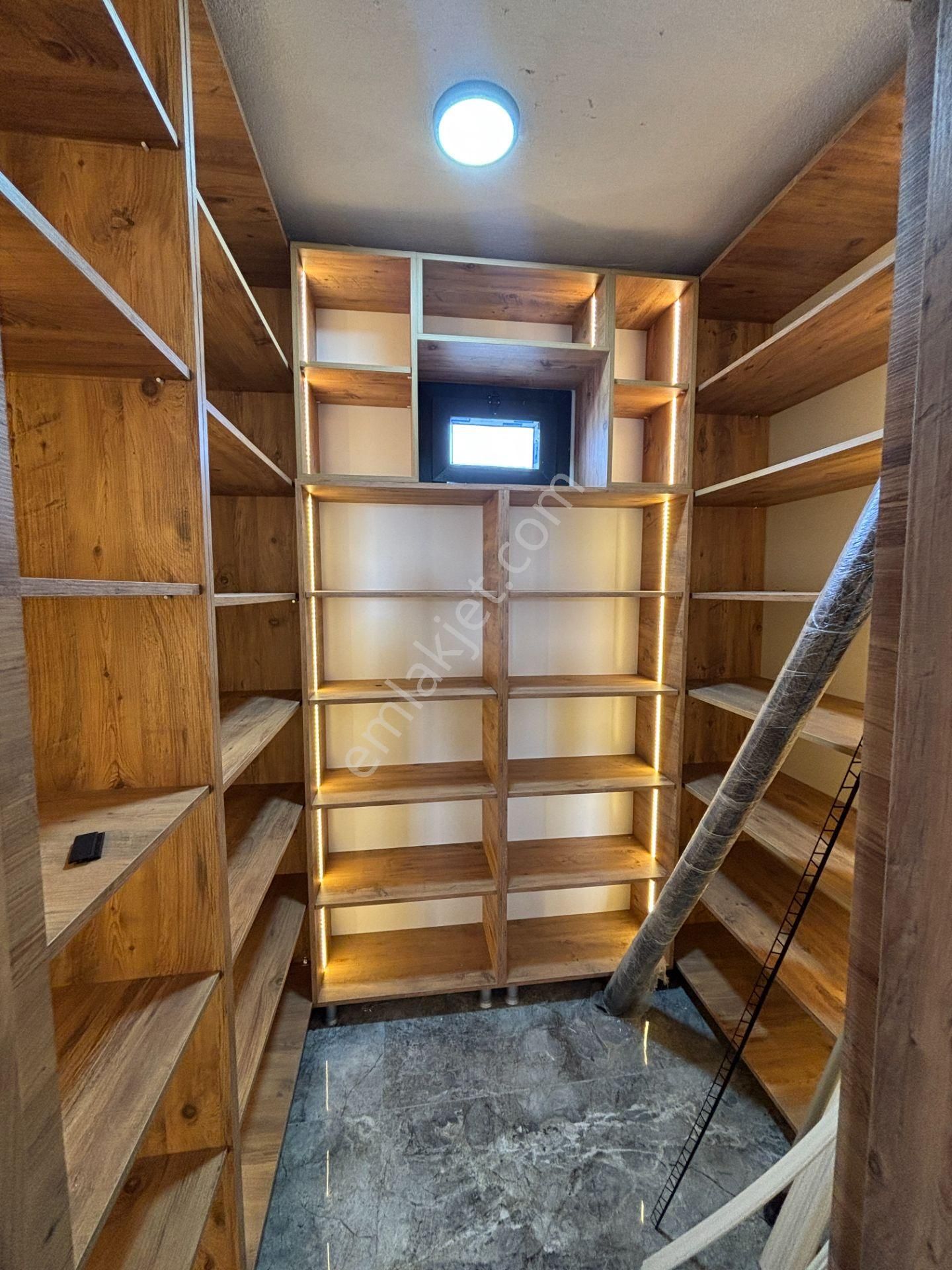 Seferihisar Doğanbey'de Kaliteli Lüks Deniz Manzaralı Satılık 4+1 Tripleks Villa - Görsel 18