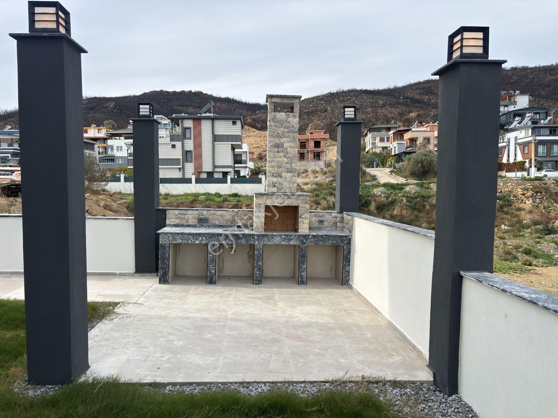 Seferihisar Doğanbey'de Kaliteli Lüks Deniz Manzaralı Satılık 4+1 Tripleks Villa - Görsel 8