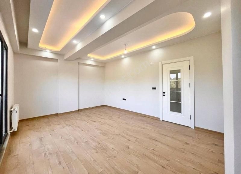 Parladan Modern Ve Şık Tasarımlı Ebeveyn Banyolu 2+1 Ön Cephe - Görsel 25