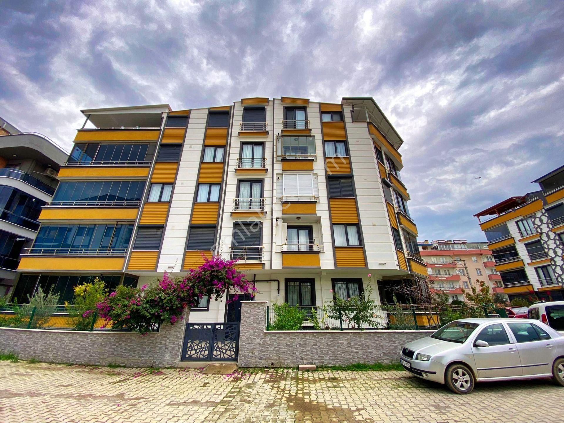 🛑🛑aktiften Akçay'da Satılık Merkezi Konumda Çift Balkonlu Şık 2+1 Daire
