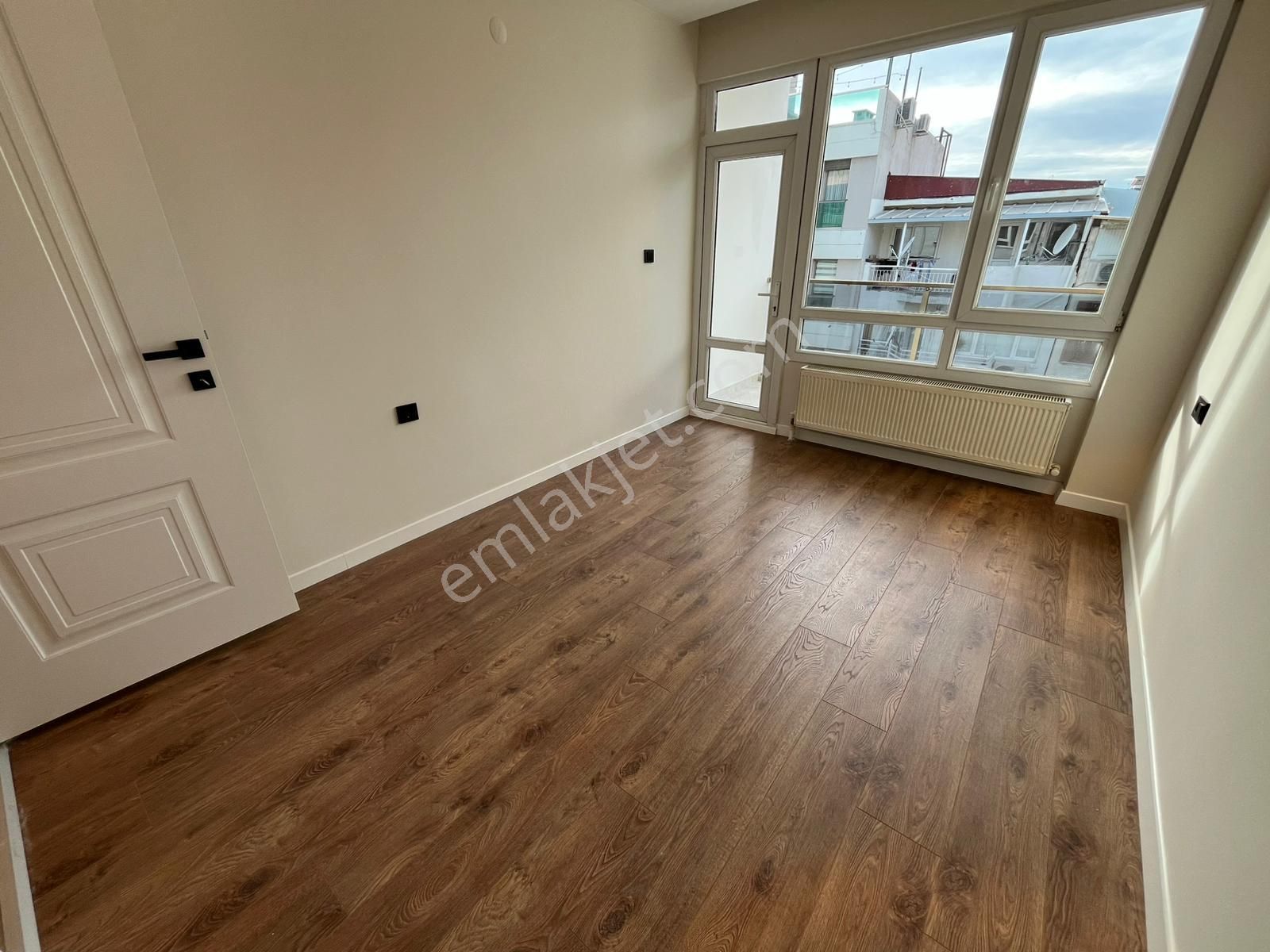 Asil'den Ata Cad. Girişinde 3+1 Lüks Yapılı Çift Cephe Daire - Görsel 13