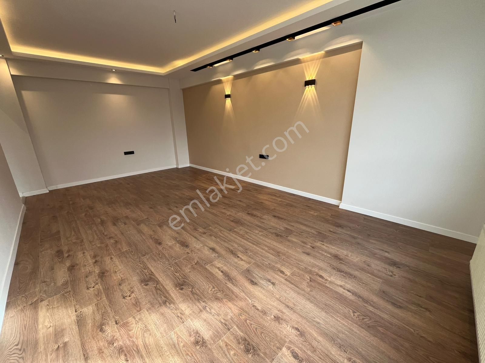 Asil'den Ata Cad. Girişinde 3+1 Lüks Yapılı Çift Cephe Daire - Görsel 3