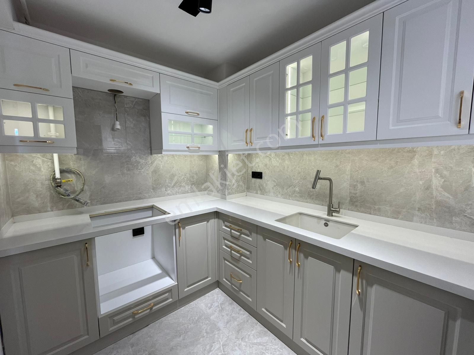 Asil'den Ata Cad. Girişinde 3+1 Lüks Yapılı Çift Cephe Daire - Görsel 10