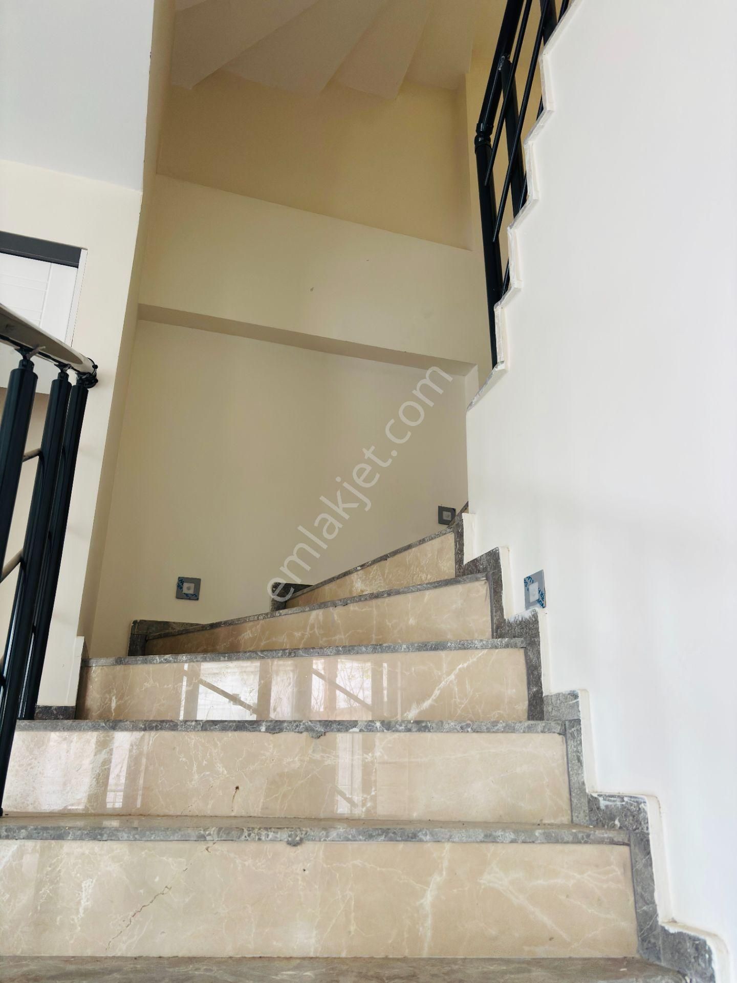 İzmir Seferihisar Doğanbey'in Merkezinde Geniş Yapılı 3+1 Satılık Villa - Görsel 13