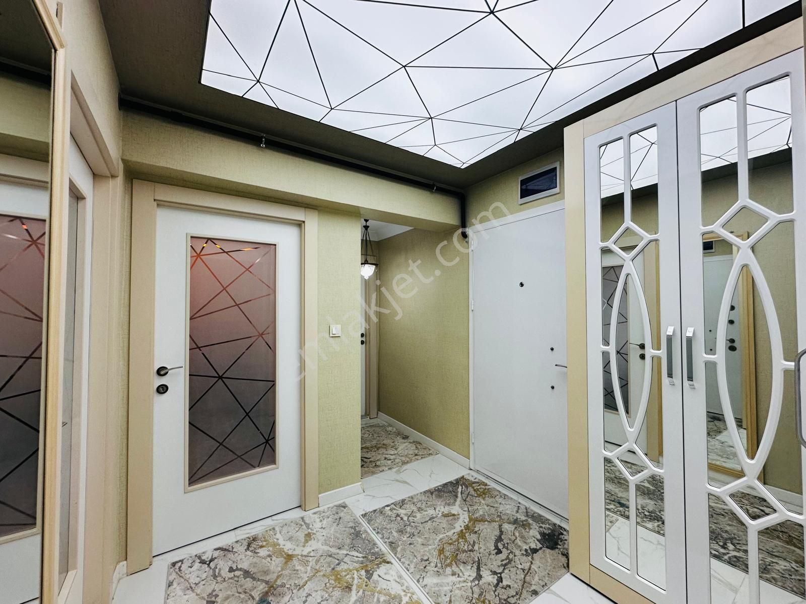 Taşcılar'dan Yeni Binada Asansörlü Güney-doğu Full Yapılı 1.kat 3+1 - Görsel 23